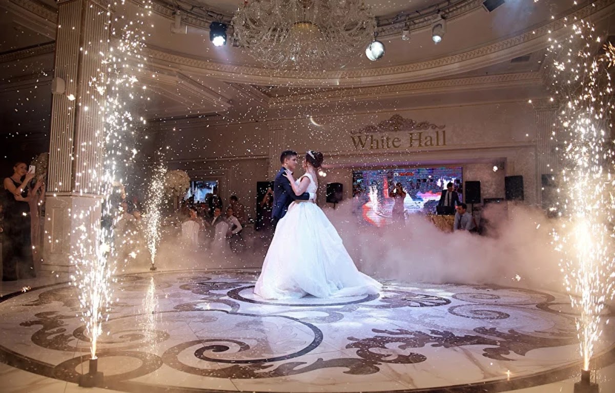 White hall — кадр 3 из 135
