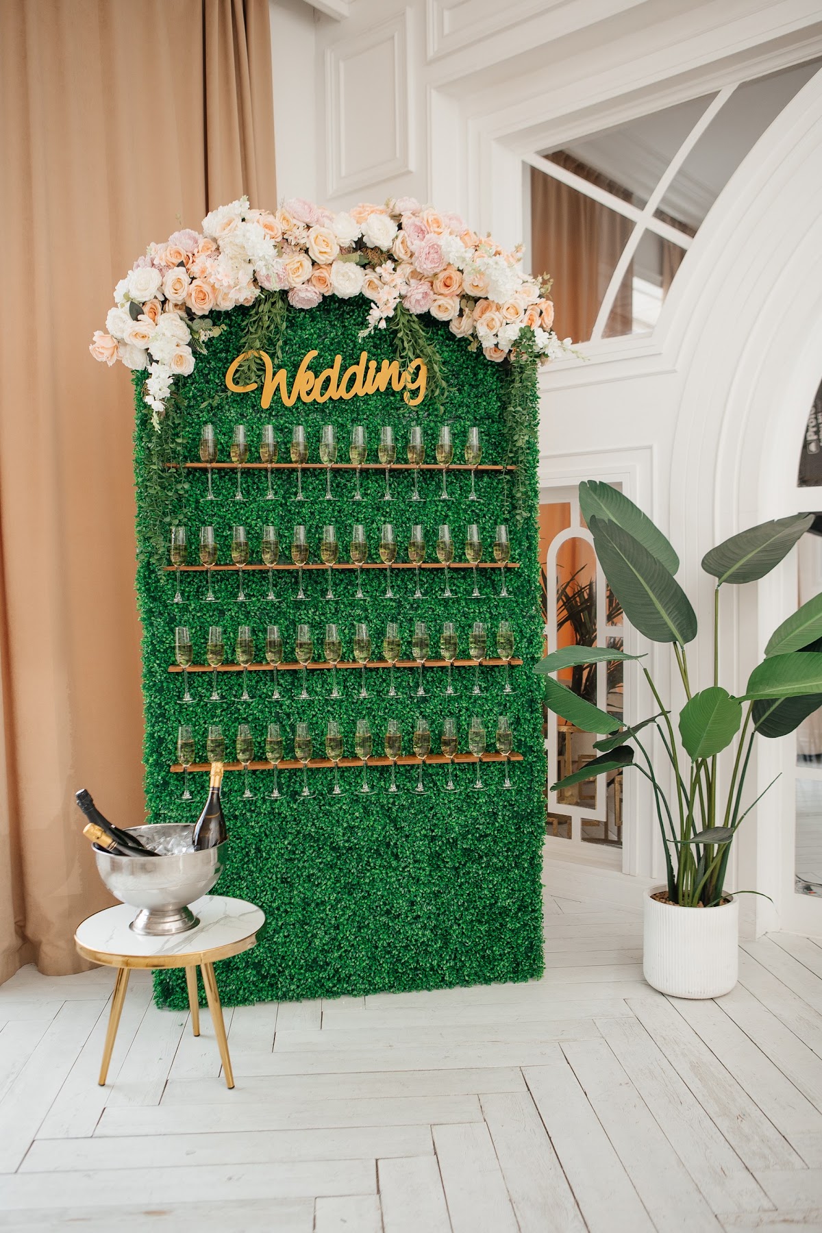 Фотозона с бокалами от Barboss Catering