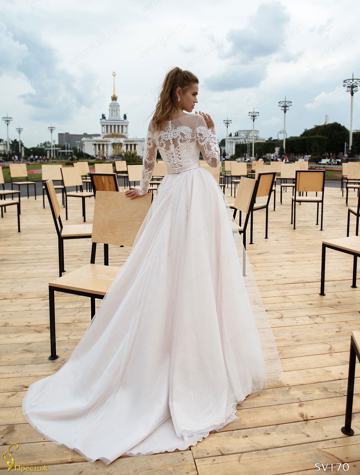 Свадебное платье — кадр 3 из 3