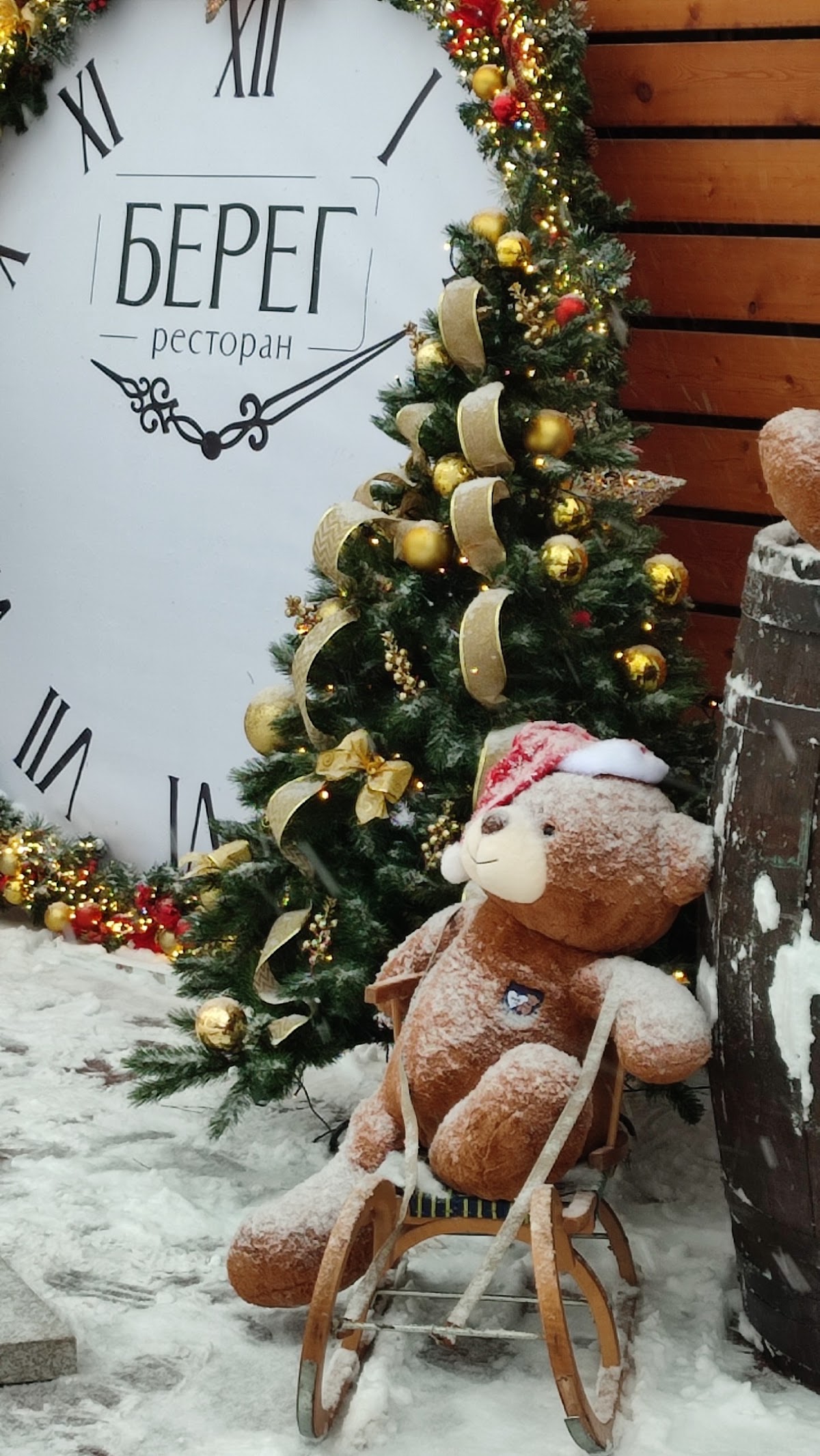 Новогоднее комплексное оформление ресторана Берег.
