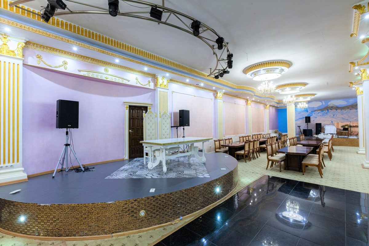 Основной зал