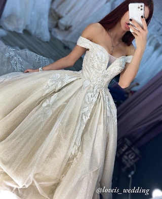 Свадебное платье — кадр 2 из 3