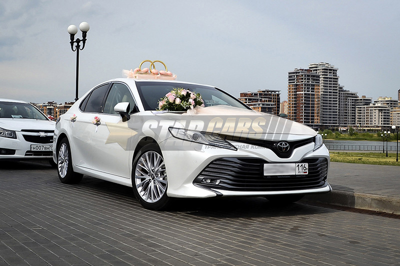 Toyota Camry v70