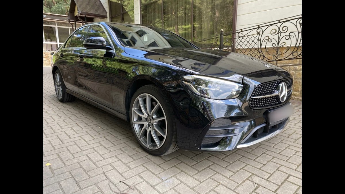 Mercedes-Benz E класс 2022 черный