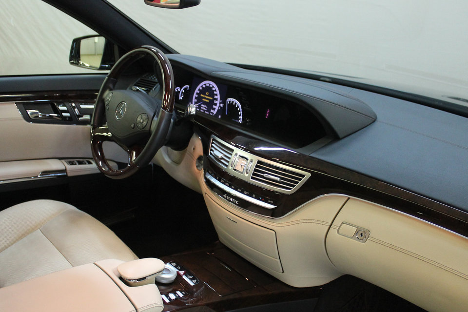Mercedes S-221