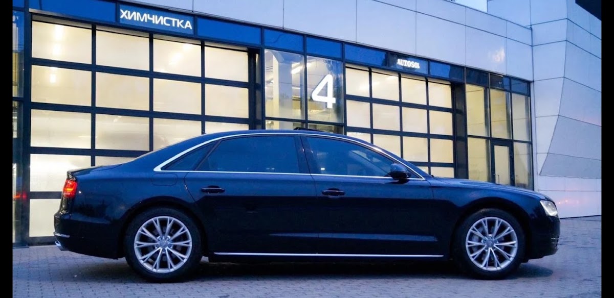AUDI A8 LONG