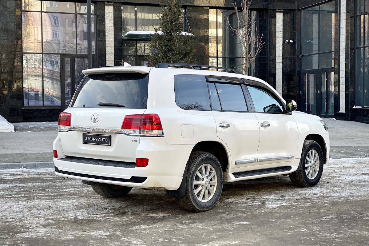 Toyota Land Cruiser 200 — кадр 2 из 14