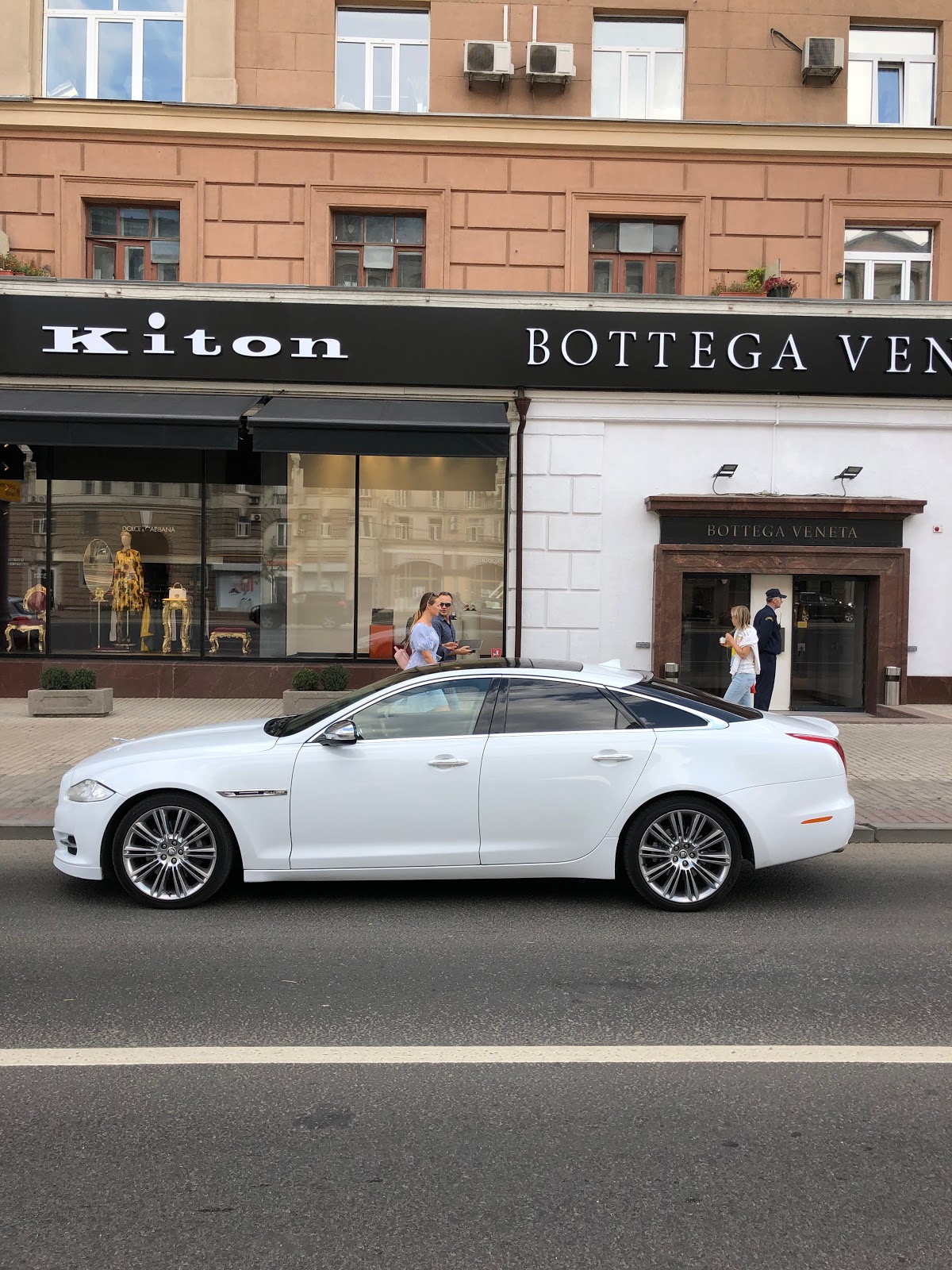 Белый JAGUAR XJ