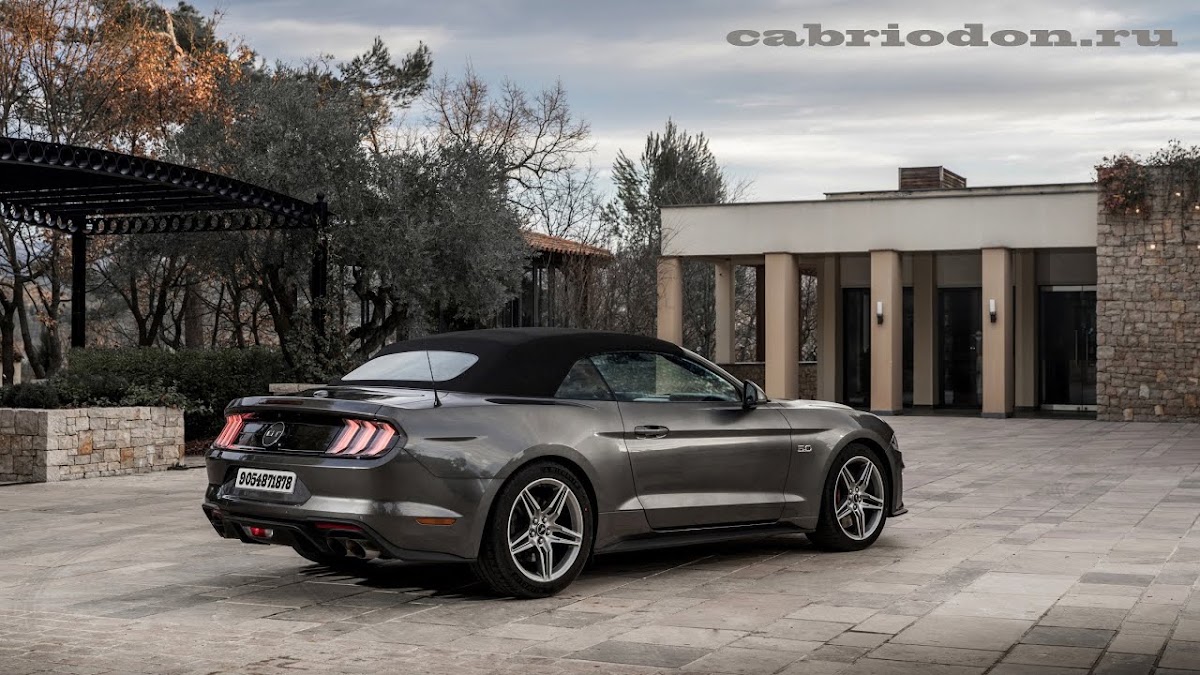Ford Mustang cabrio — кадр 2 из 3