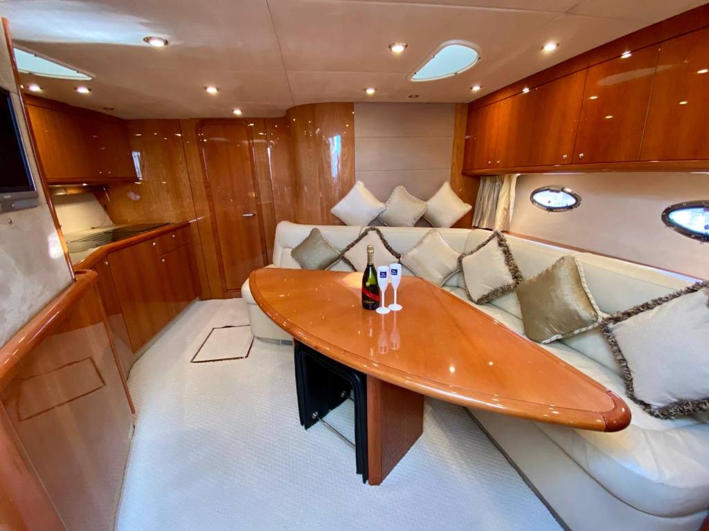 Яхта "Sunseeker Portofino 53"