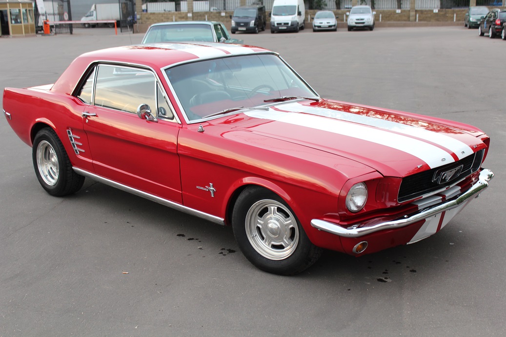Ford Mustang 1966 — кадр 3 из 6