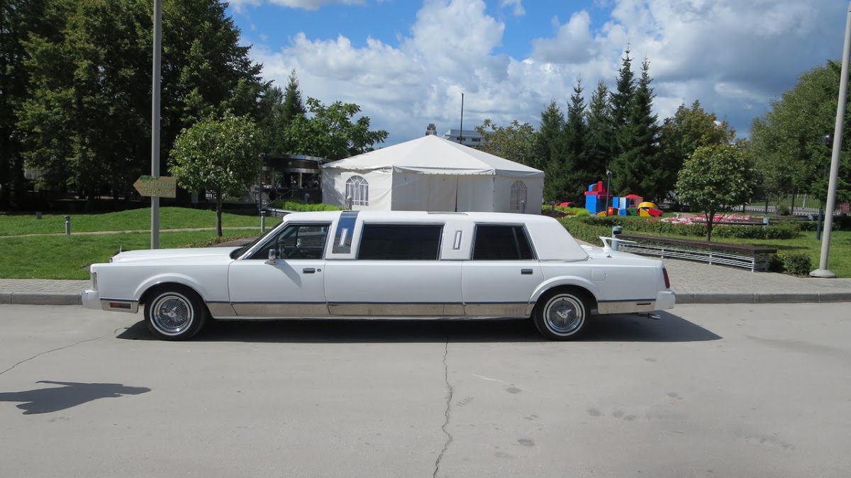Lincoln Town Car — кадр 4 из 10