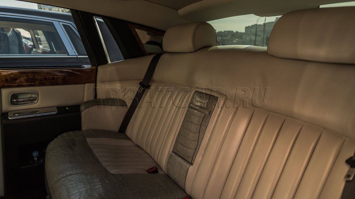 Rolls-Royce Phantom белый — кадр 5 из 11