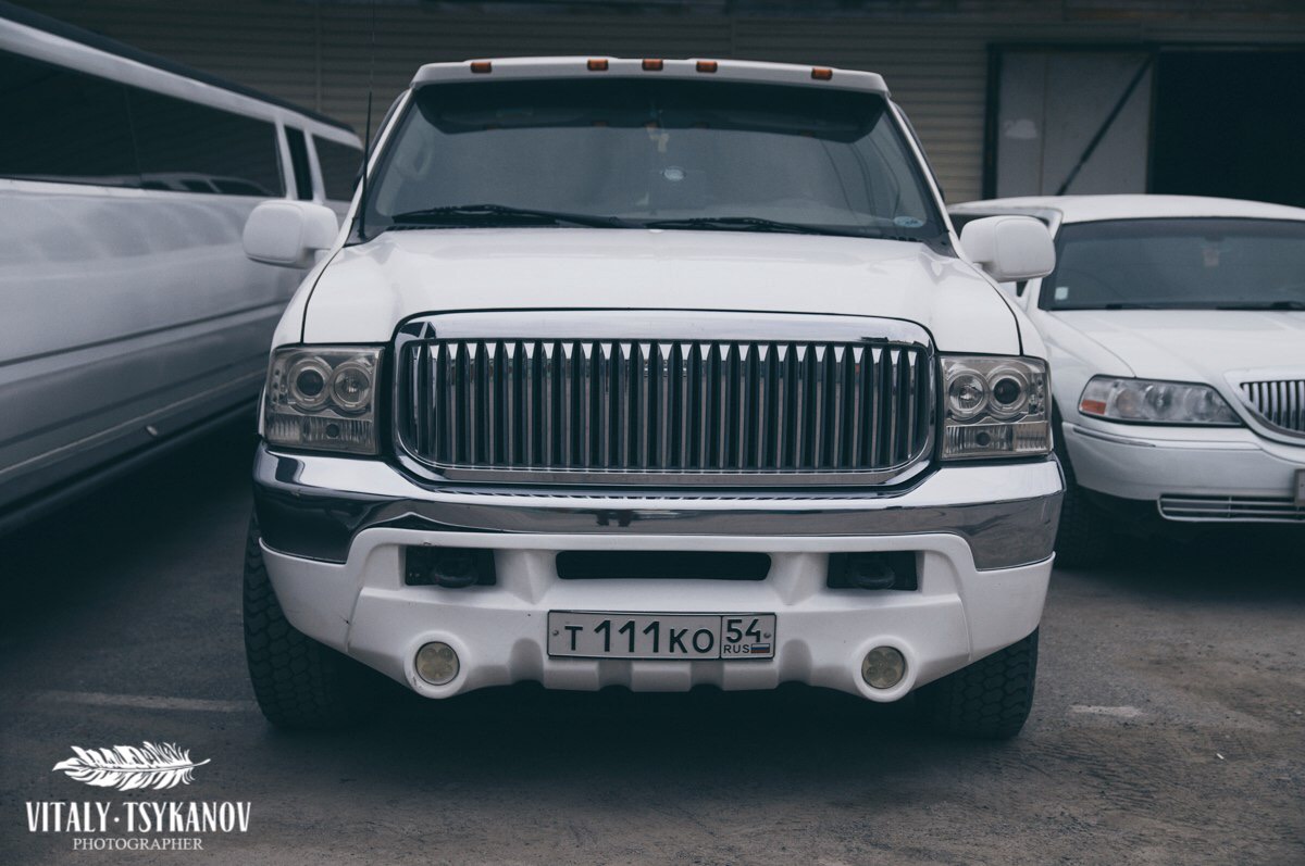Ford Excursion — кадр 2 из 8
