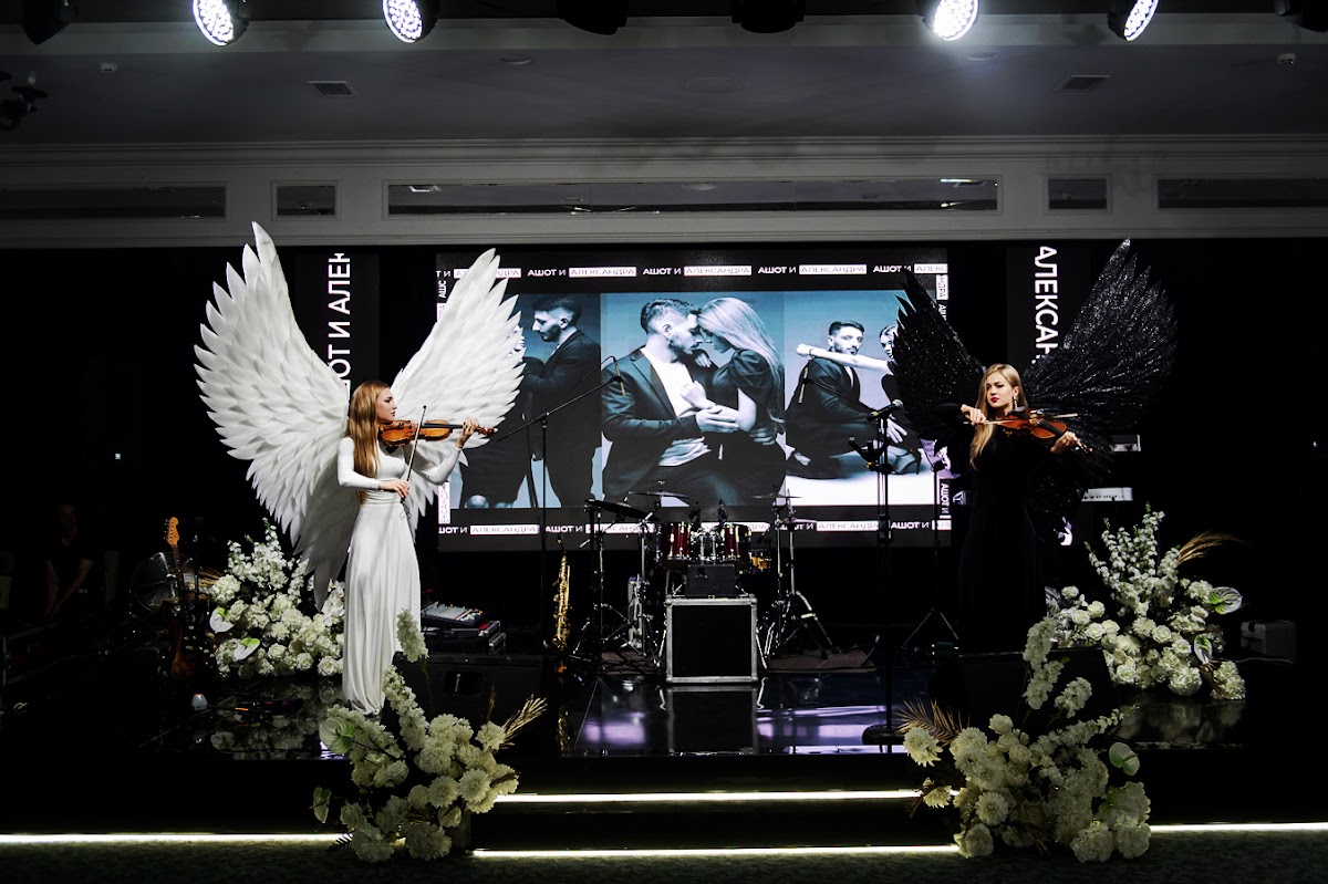 Скрипичный дуэт "Four Seasons Simfo".