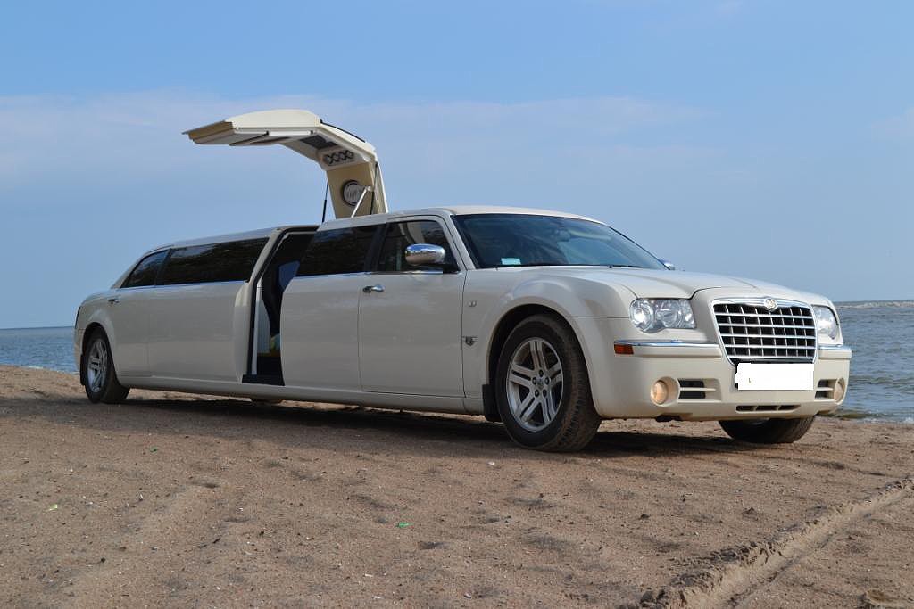 Chrysler 300 С крыло чайки — кадр 2 из 8