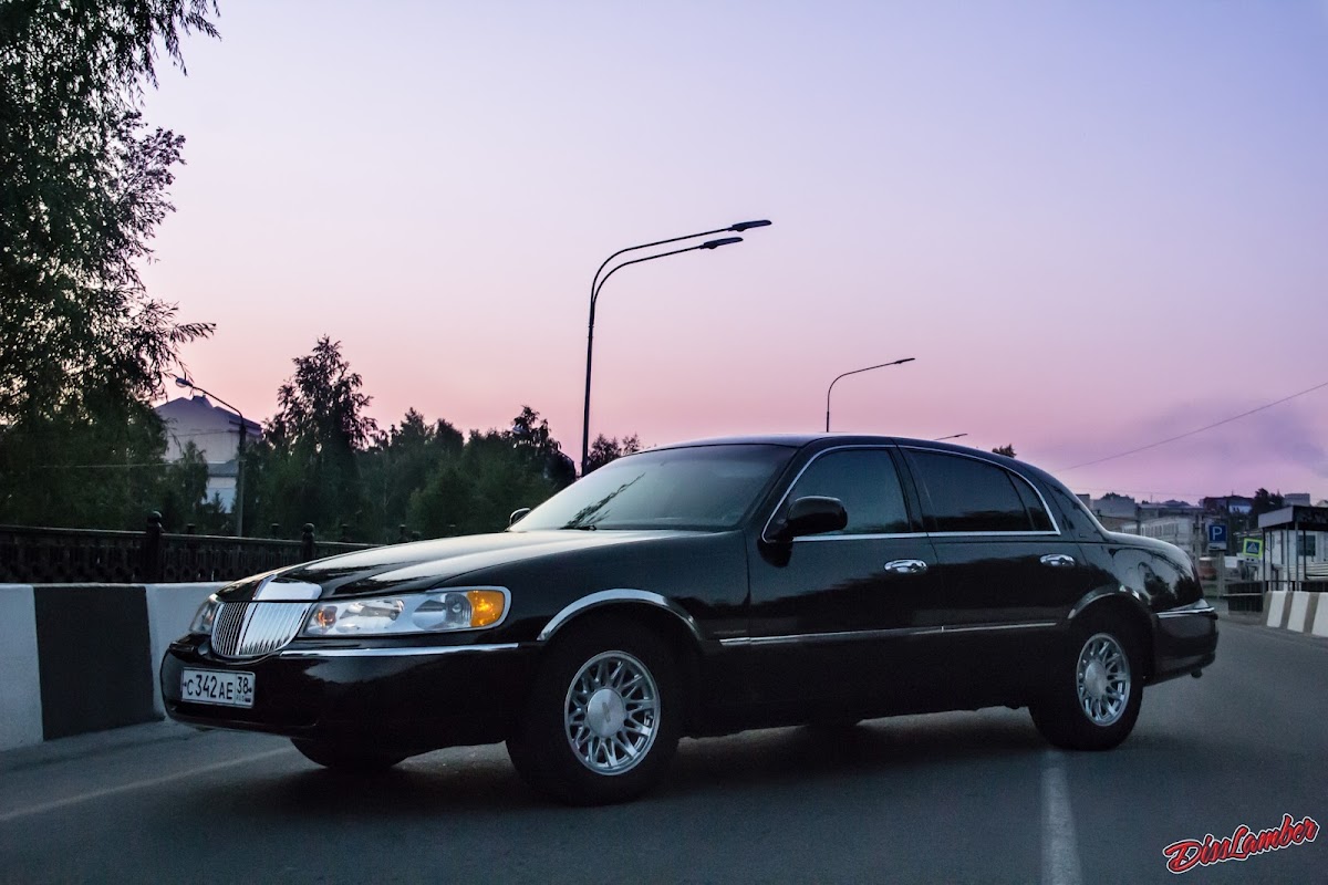 Lincoln Town Car.