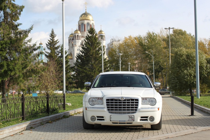 Chrysler 300C — кадр 2 из 4