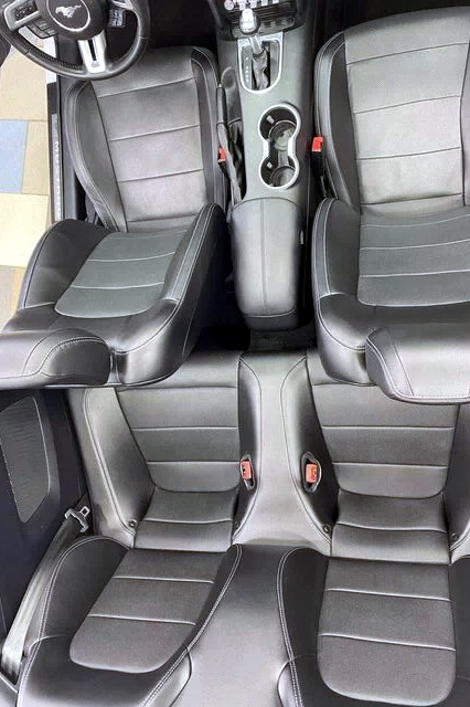 Ford Mustang cabrio — кадр 3 из 3