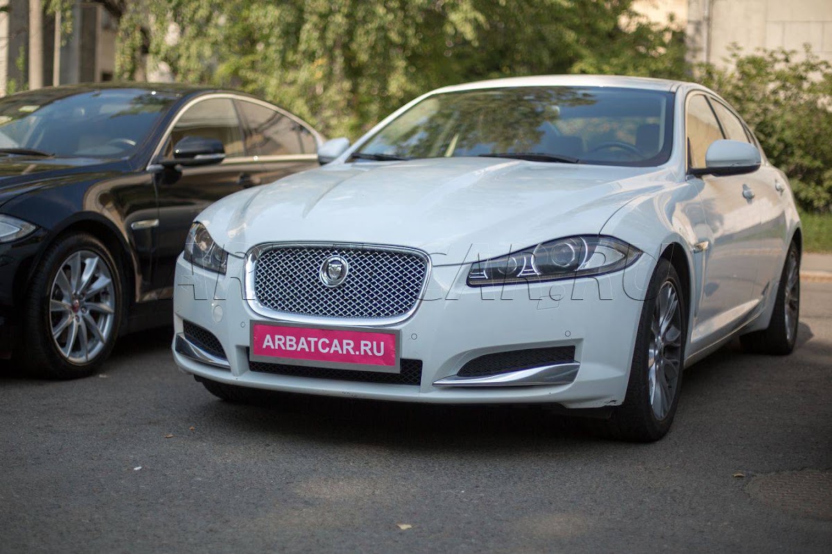 Jaguar XF белый со светлым салоном — кадр 3 из 8