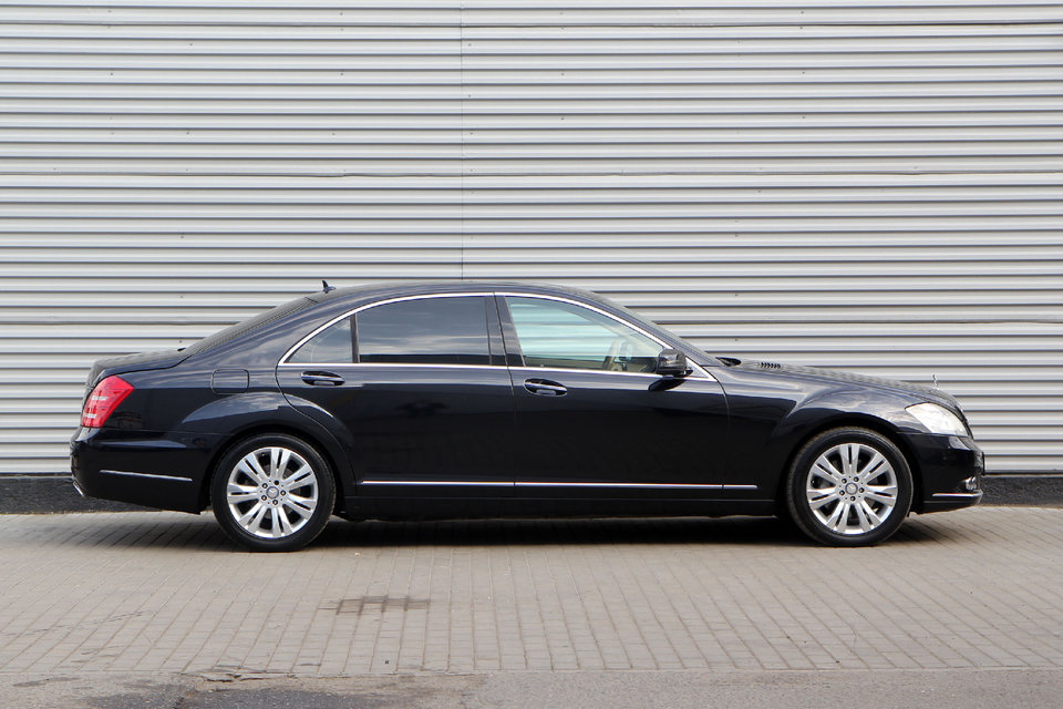 Mercedes S-221