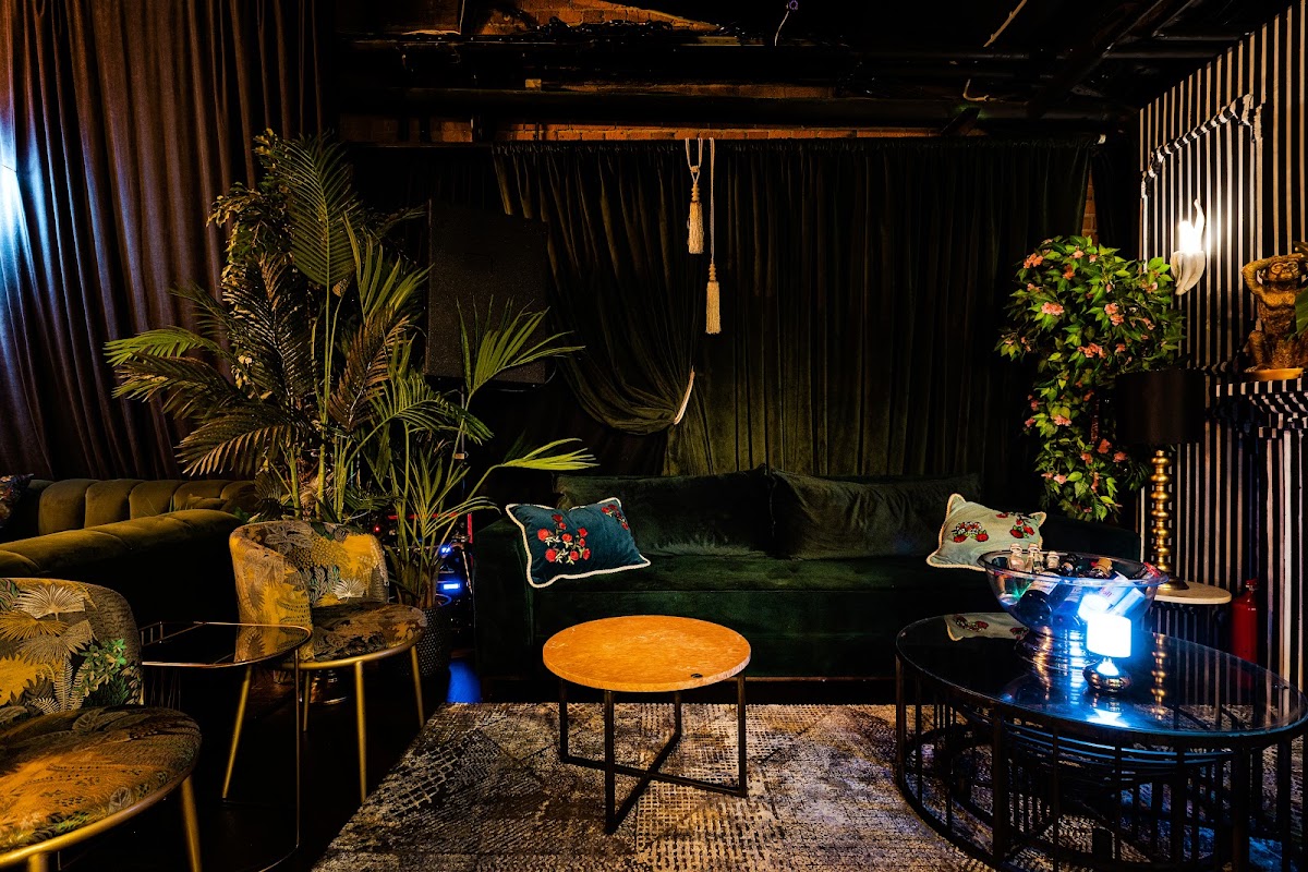Monkey Lounge & Bar