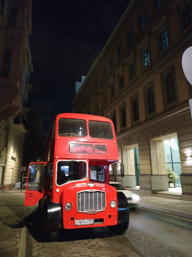 RED LONDON BUS