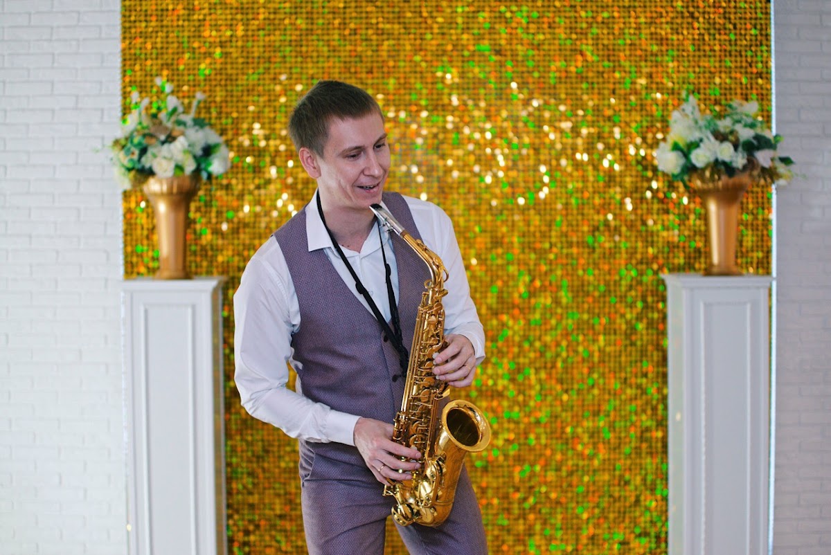 Станислав Тихонов