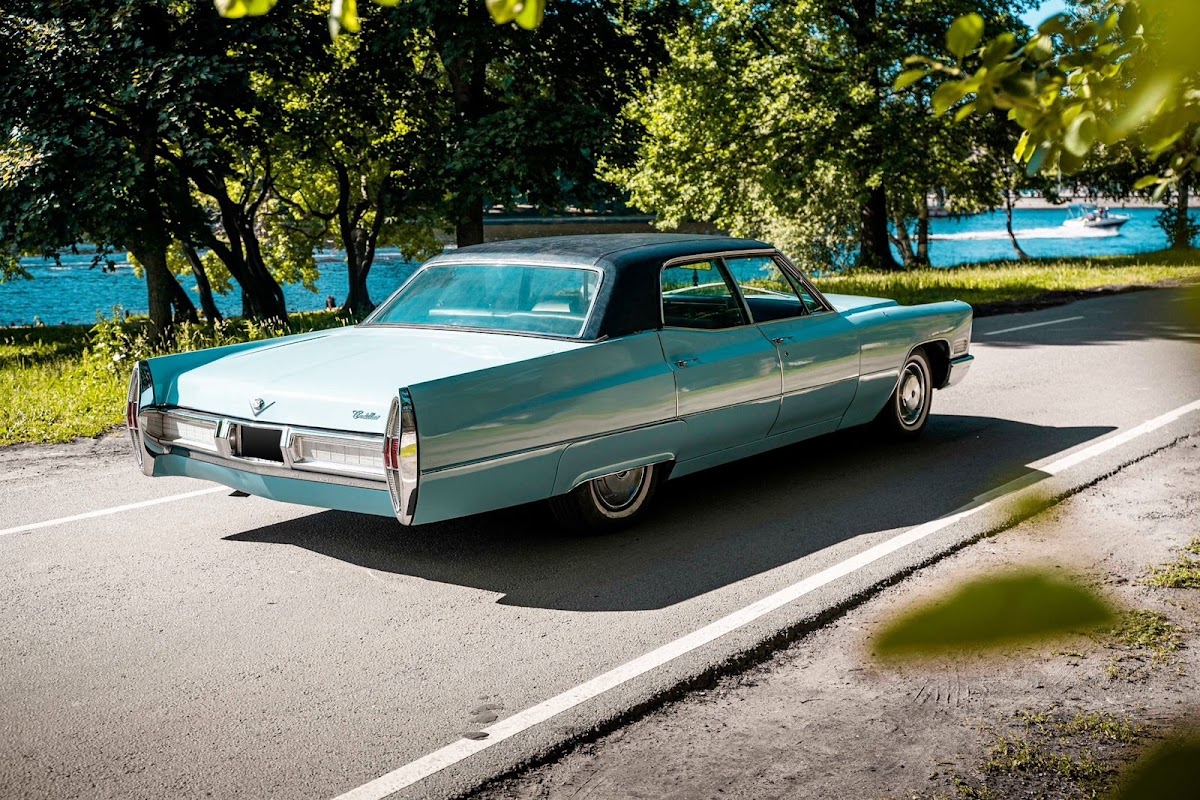 Cadillac De Ville (blue) — кадр 3 из 13