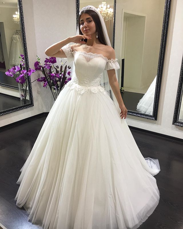 Свадебное платье — кадр 2 из 3