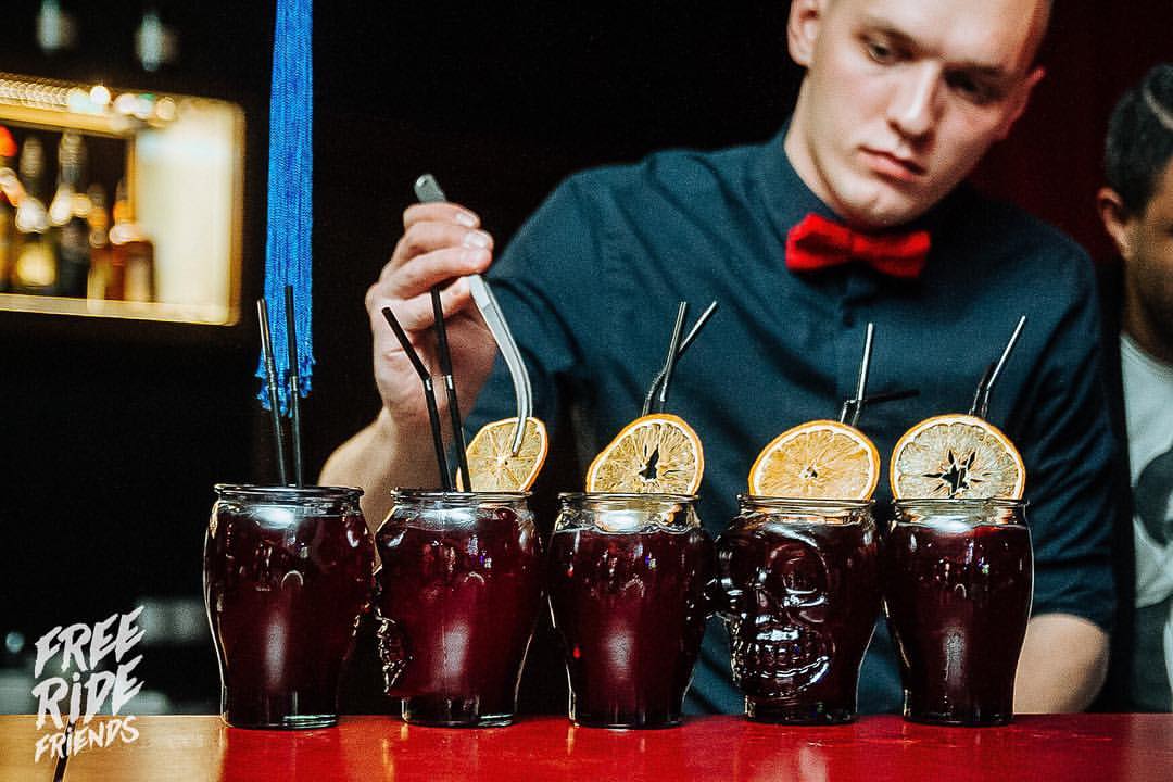 Bar Company — кадр 5 из 21