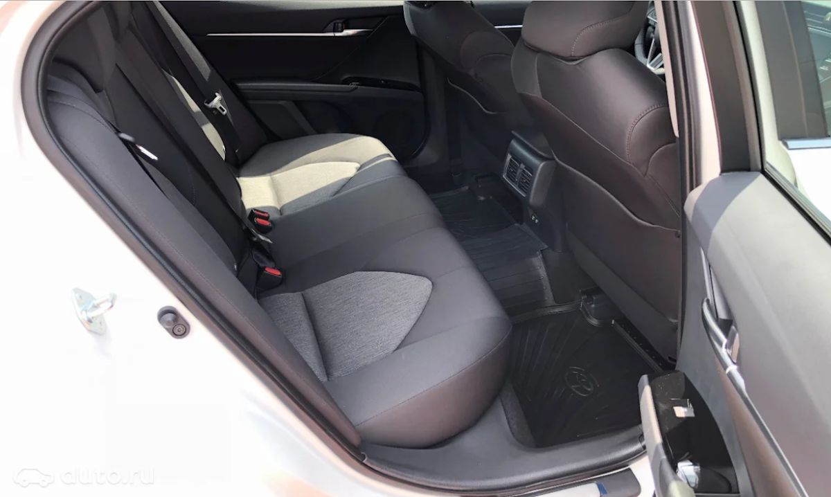 Toyota Camry new белая — кадр 2 из 2