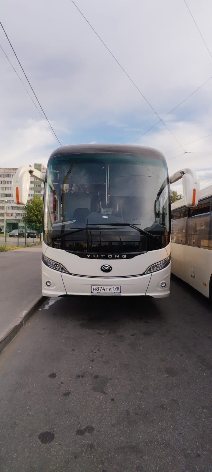 Yutong белый-54 места