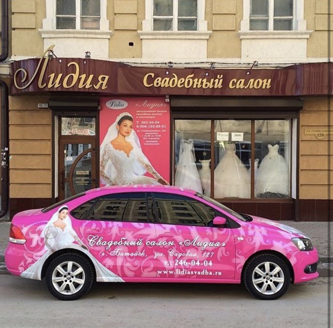 Платья