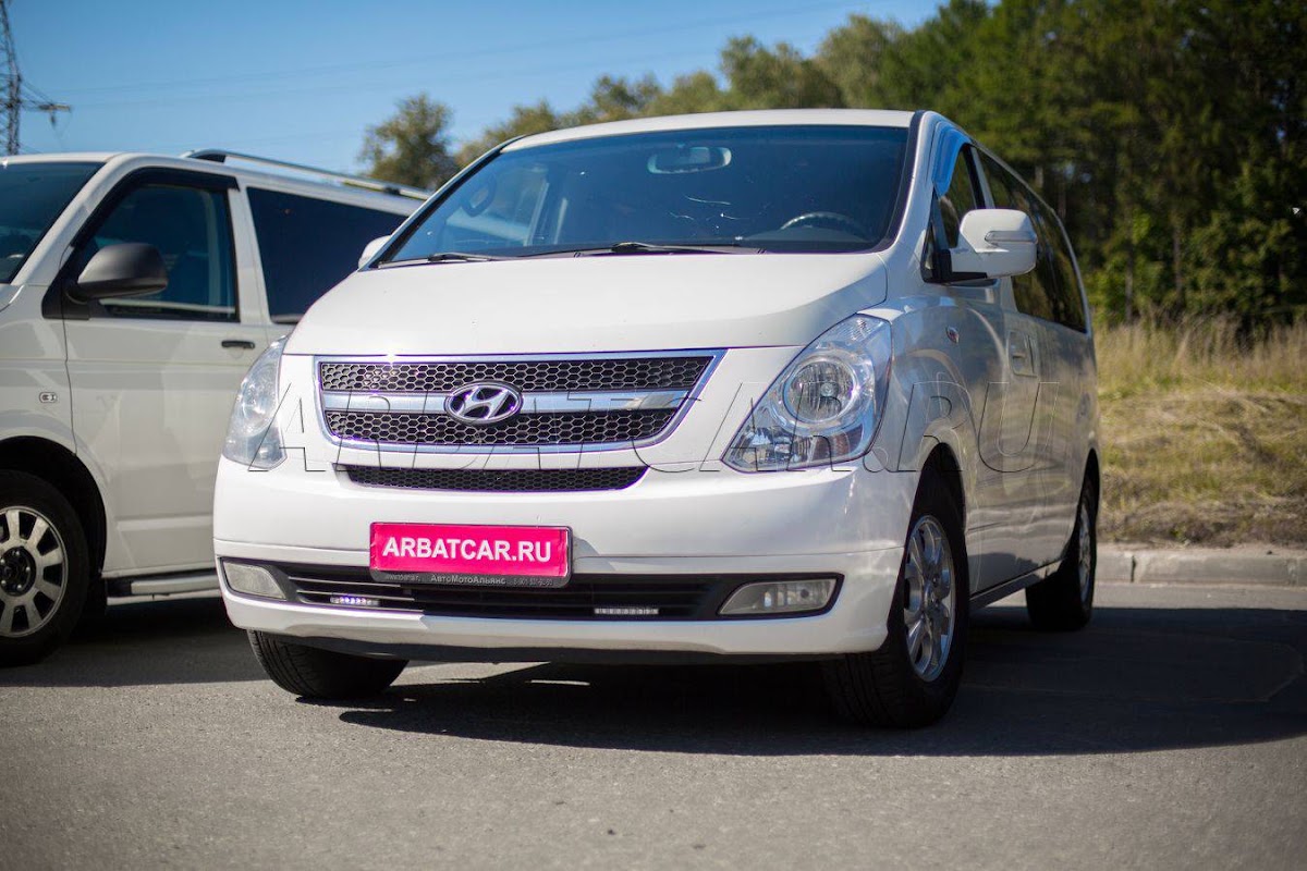 Hyundai Grand Starex белый с бежевым салоном