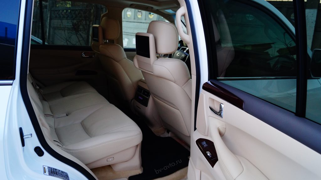 Lexus LX 570 — кадр 4 из 4
