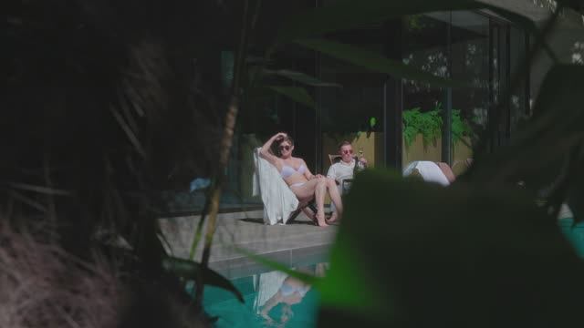 Видео