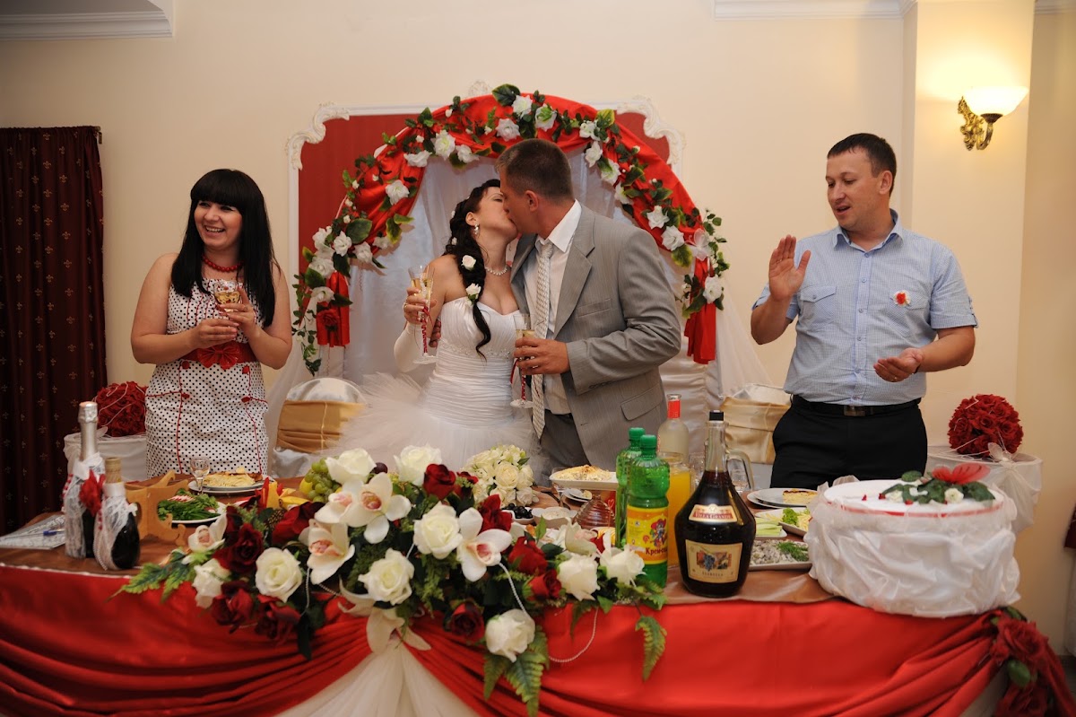 Свадьба в красно-белых тонах Виталика и Кати