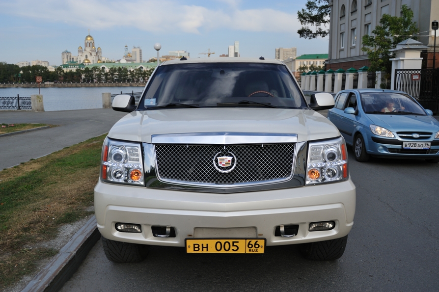 Cadillac Escalade — кадр 2 из 3