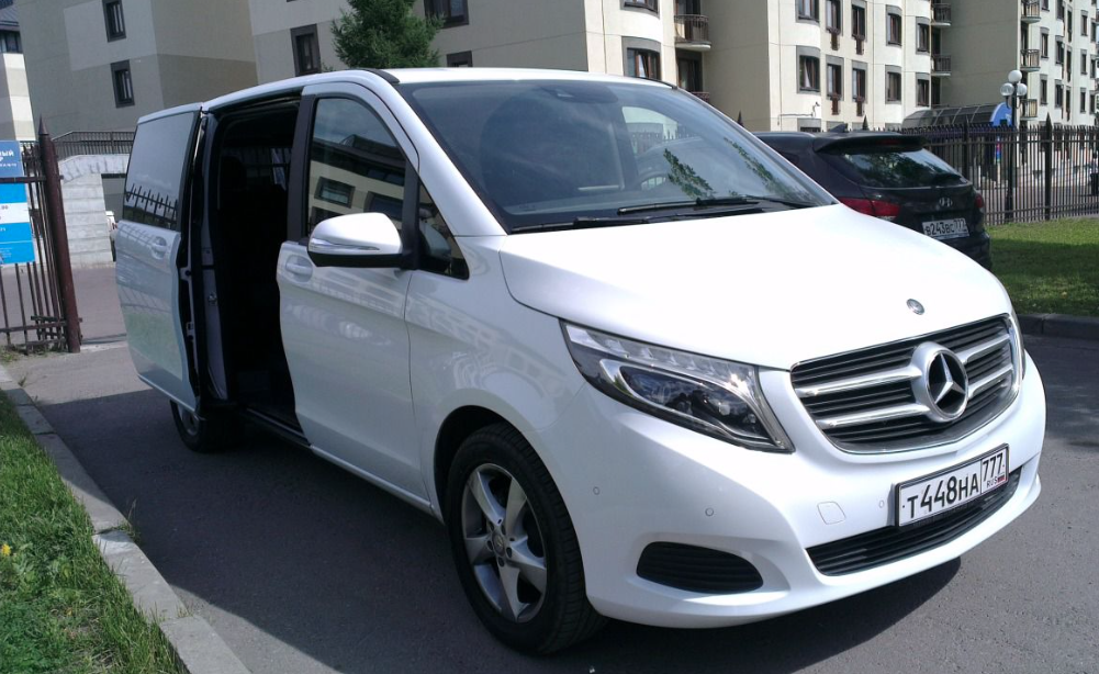 Mercedes V-class белый на темном салоне — кадр 2 из 5