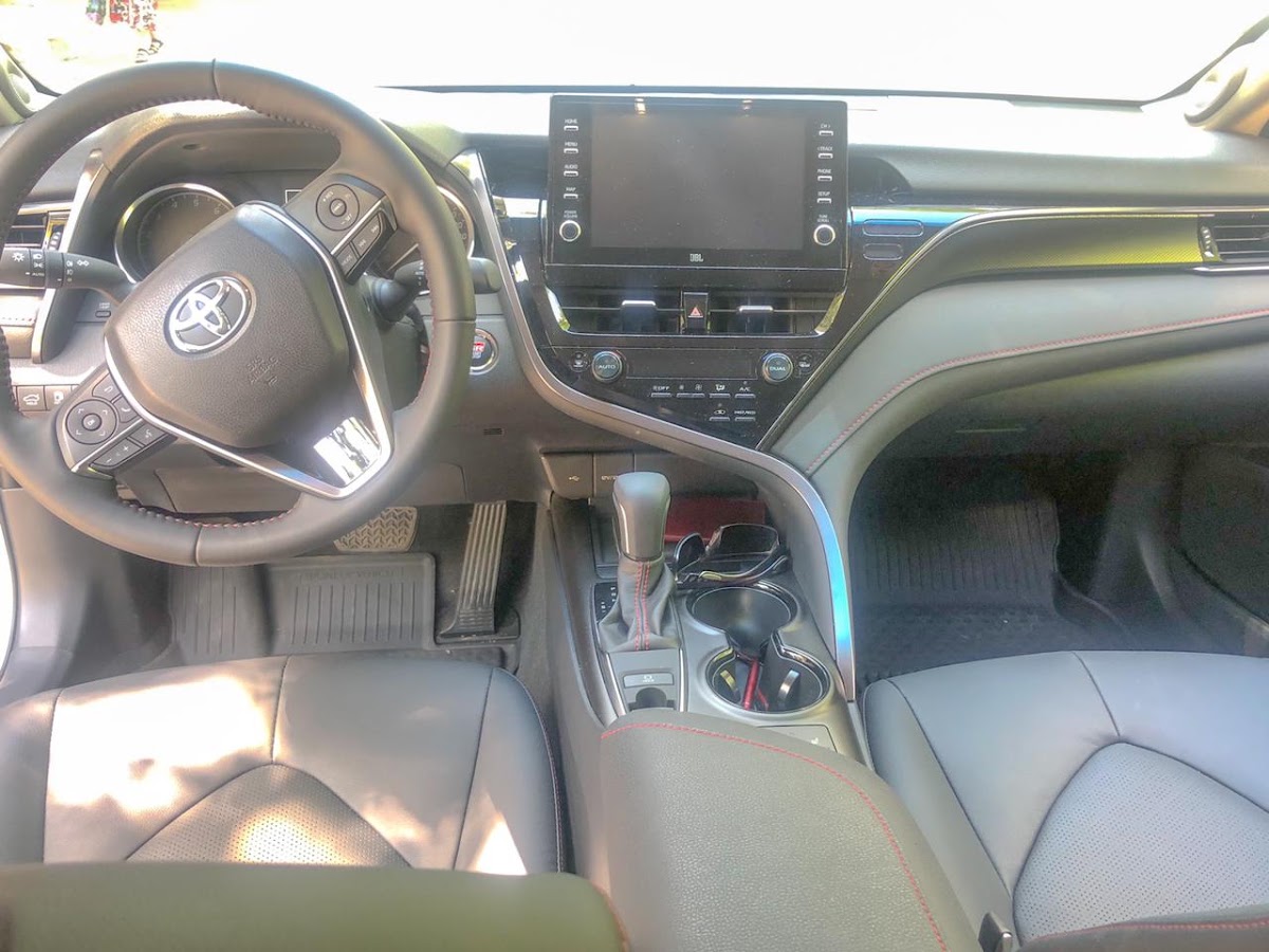 Tayota Camry — кадр 3 из 4