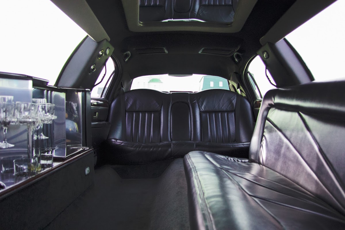 Lincoln Town Car черный — кадр 5 из 5