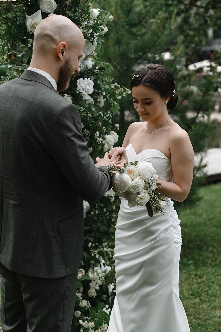 Green-white wedding,2022