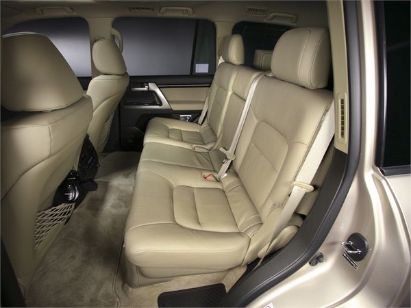 Toyota Land Cruser 200 — кадр 5 из 6