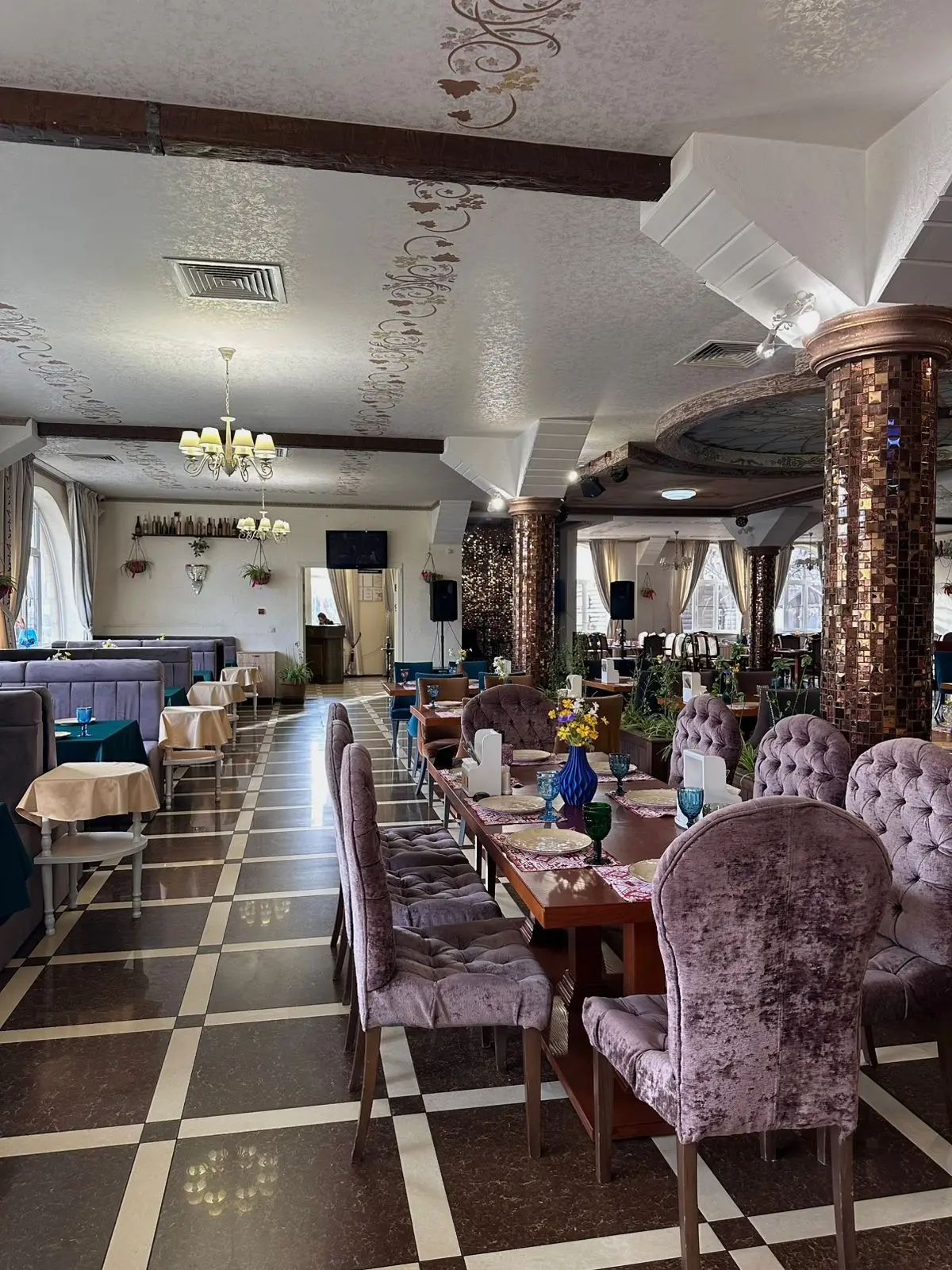 Основной зал ресторана