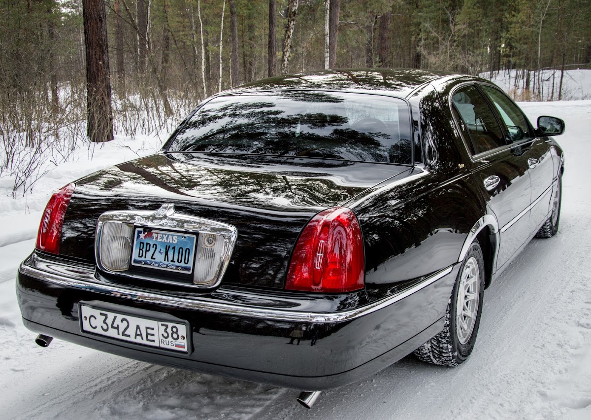 Lincoln Town Car.