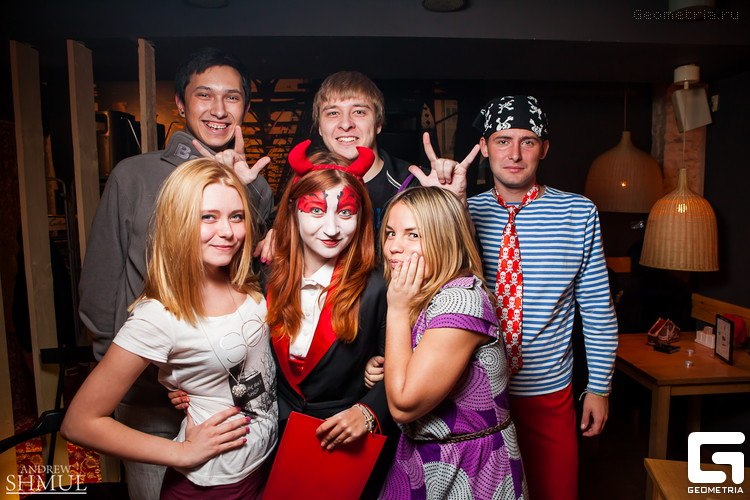 Helloween кафе Nora