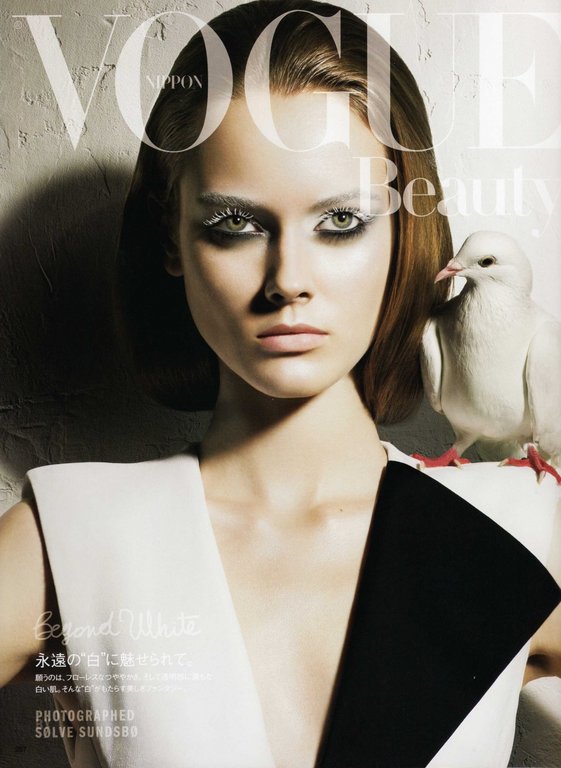 ЛЮБОВЬ И ГОЛУБИ В ЯПОНСКОМ VOGUE.  Фотосессия "Beyond White" для майского номера Vogue. Фотограф: Сольве Сундсбо (Solve Sundsbo).