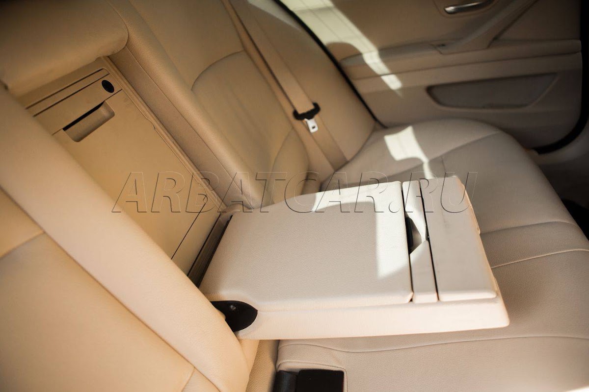 BMW 530 (F10) белый на светлом салоне