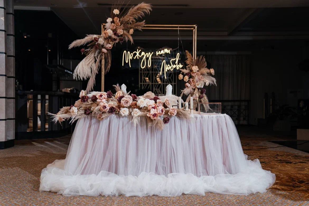 Портфолио: Оформление стола молодоженов